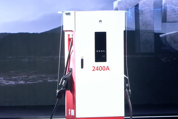 华为发布业界首个全液冷兆瓦级超充 重卡15分钟充满