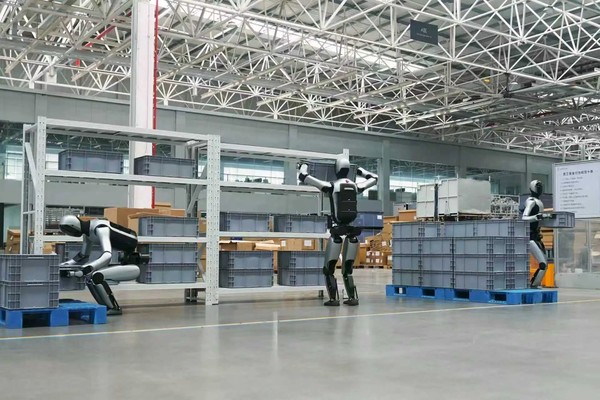 优必选人形机器人 为何必须是“人形”?优必选创始人详解机器人进厂