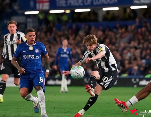 大发体育-曼联中场新核浮现!卡塞米罗钦点同胞,大发助力你的致富之路!