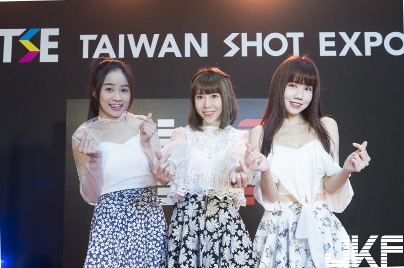 人氣女團伊梓帆TSE熱力登場，短裙嗨翻「畫面真的太萌」！